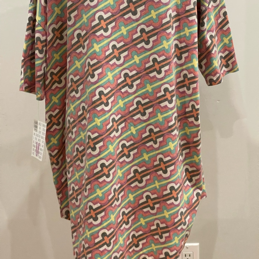 New LuLaRoe M Irma Patterned High Low‎ Tunic with Stretch - Picture 3 of 9